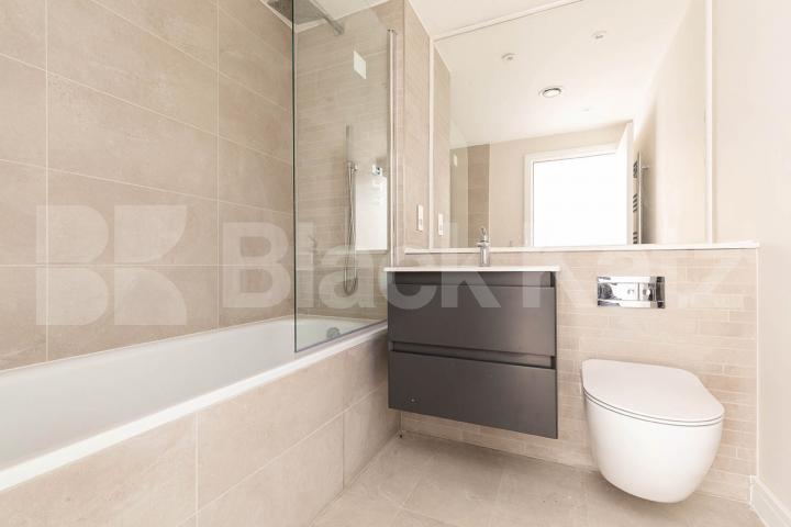 1,266 square foot Penthouse two bedroom and two bathrooms with a 180 degree view Tottenham Lane, Crouch End